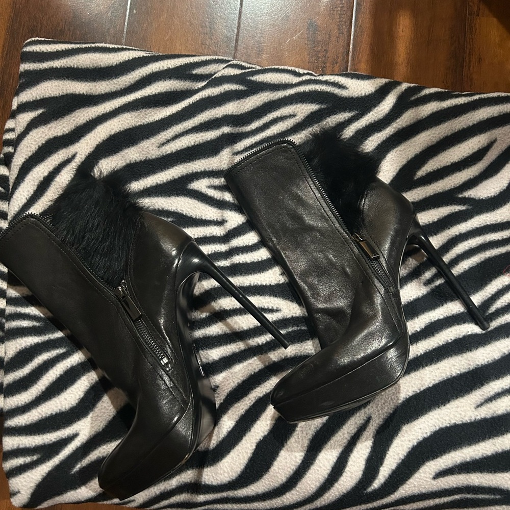 Rachel Zoe Black leather and faux fur Heeled Boots Sleek Design